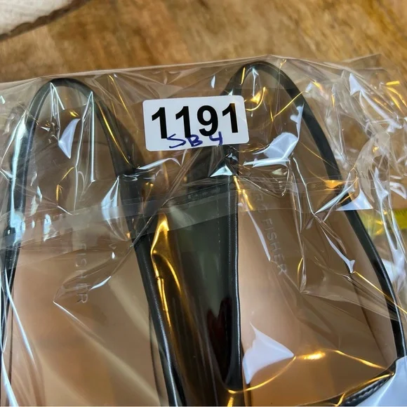 Marc Fisher Black Leather Loafers Lug with Chain Detail Slip On Festival - Picture 15 of 15